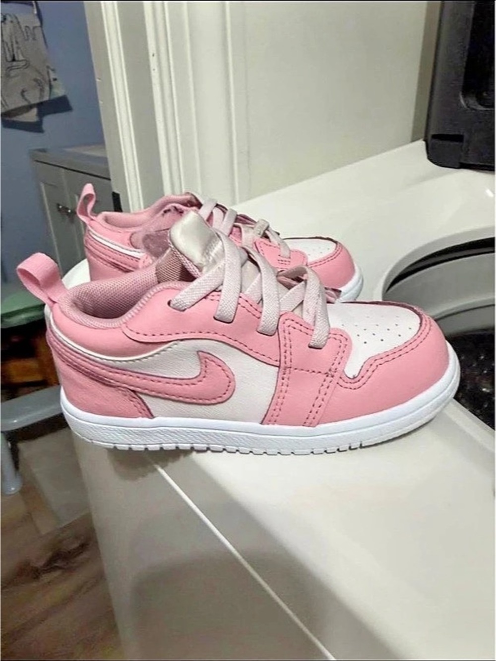 Nike Jordan 1 Low Alt Pink & White Like New